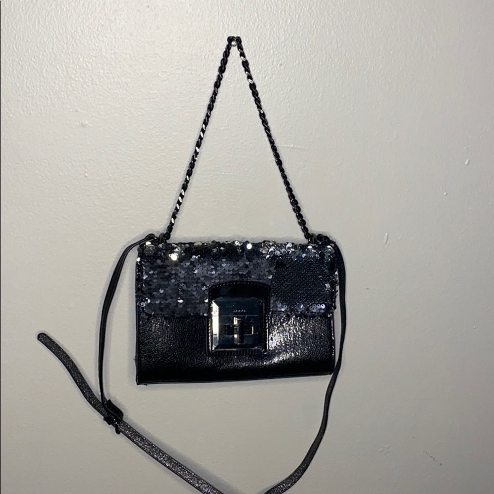 black crossbody purse